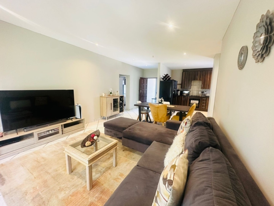 3 Bedroom Property for Sale in Gateway Manor North West